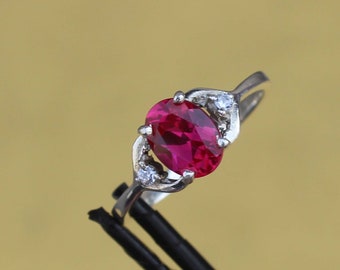 Anel de Rubi de Laboratório Feito à Mão: Pedra Preciosa Oval, Prata 925