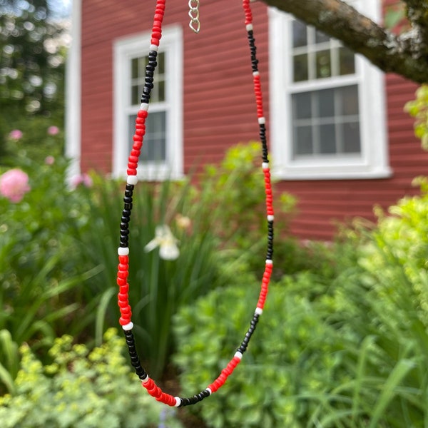 Red and Black Beaded Necklace, Retro Beaded Necklace