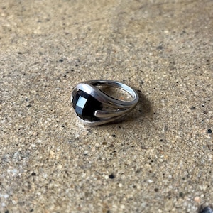 Silver 925 Vintage Ring with faceted Onyx Stone - Size 8 US