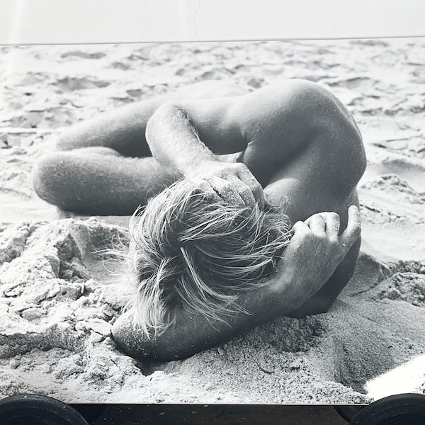 Anne d'Aressy Analoge Aktfotografie am französischen Strand aus den 80er Jahren / 24"x18" 1/1 Print