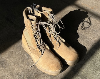 Millitary Sand Combat Boots Made in USA / Size 8.5 US MAN