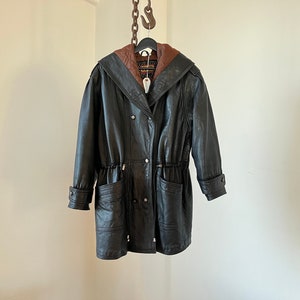 Manteau en cuir lisse marron foncé avec capuche / Taille Large