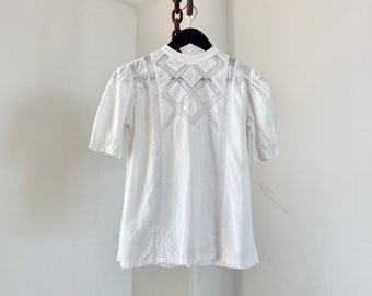 Vintage 80s White Cotton Made in India Button -Back Blouse Mockneck Top with Lace Detail