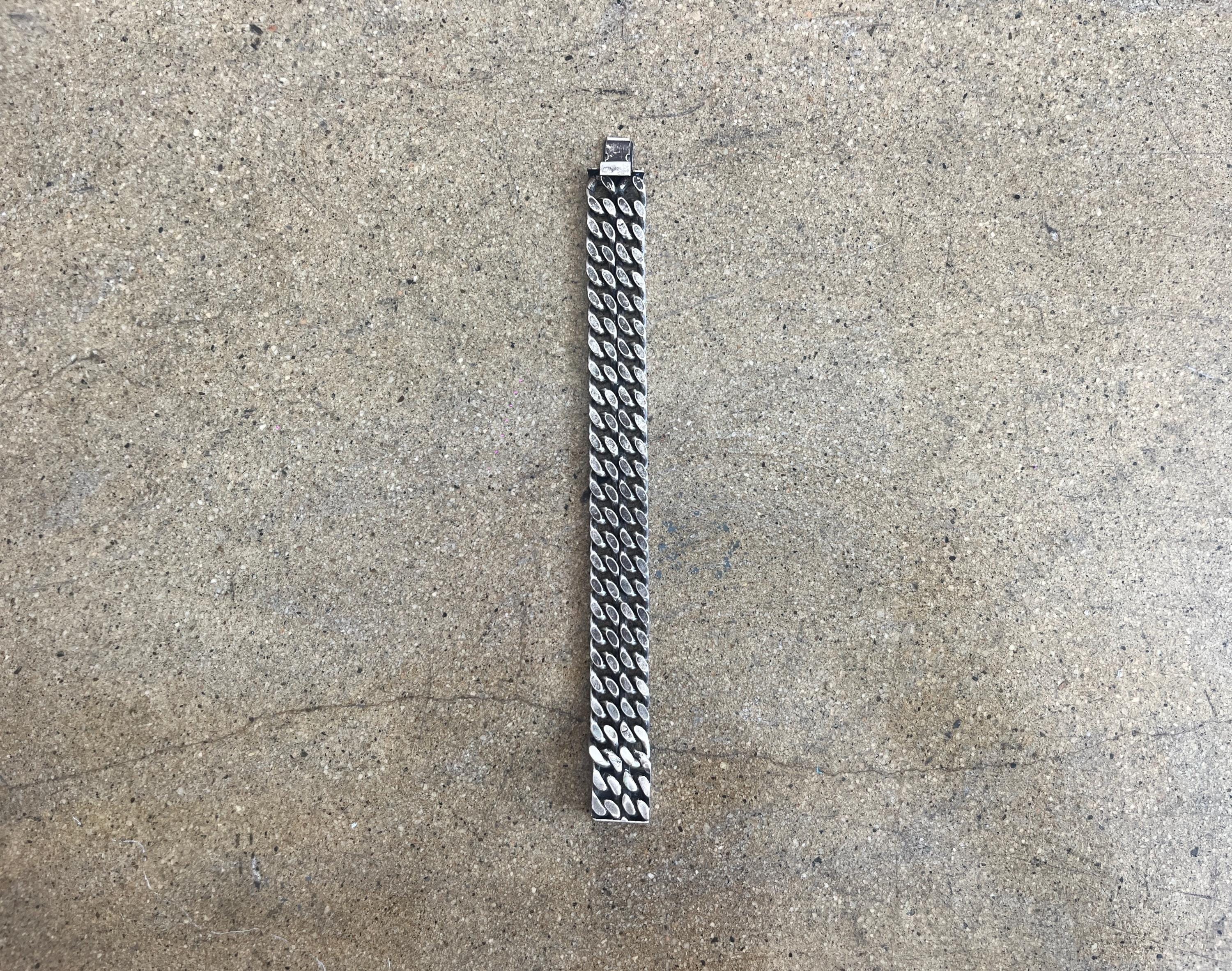 シルバーのチャンキーなYSLサンローランダブルチェーンブレスレット