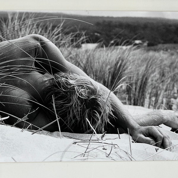 Anne d'Aressy Analoge Aktfotografie am französischen Strand aus den 80er Jahren / 24"x18" 1/1 Print