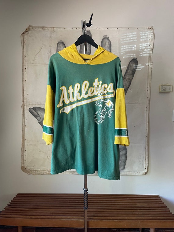 Oakland Athletics Antigua Victory Pullover Hoodie - Green, Size: Large