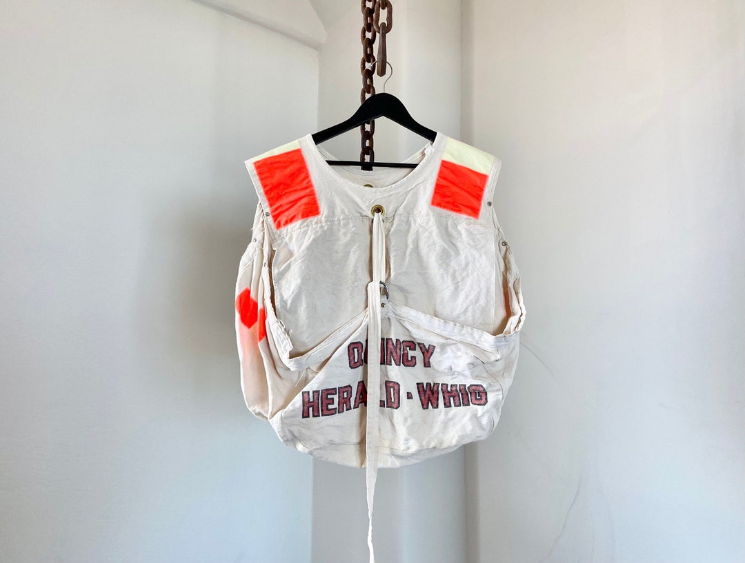 Are You Different×6(ROKU) NEWSPAPER VEST 別注】＜Are You Different×6(ROKU)＞NEWSPAPER VEST/ベスト