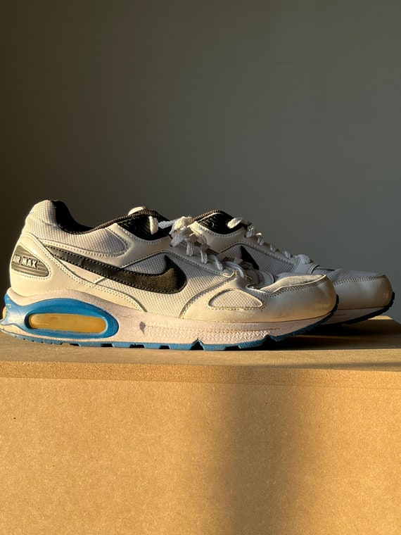 Airmax Nike 9.5 US Size / White and Blue