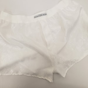 Vita sidenboxershorts med paisleymönster, tillverkade i Frankrike