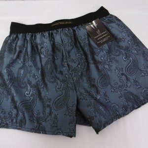 Herrboxershorts i siden med paisleymönster.