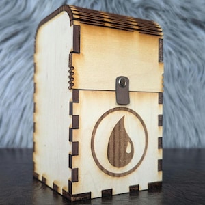 Commander Size Deck Box for MTG playing cards, Magic The Gathering and other games. With dice tray for storage.