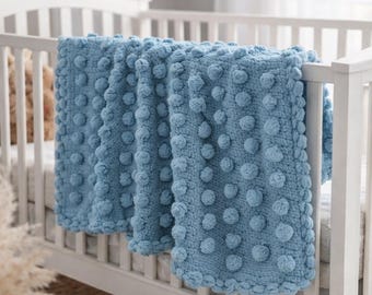 Coperta per neonati fatta a mano con pompon – Coperta per neonati all'uncinetto – Coperta morbida per neonati in maglia – Coperta per decorazioni per la cameretta dei bambini – Regalo per baby shower – Coperta per neonati blu