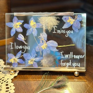 Real Pressed Flower Glass Art Frame with Feather (7x5 inches)