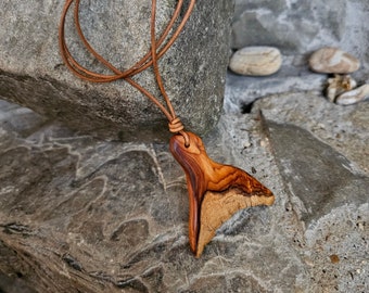 Colgante de collar natural de madera de tejo macizo y cuero, amuleto de madera