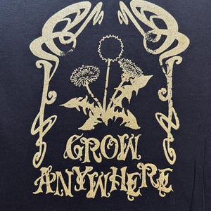 paardebloem art nouveau Grow Anywhere v2 - handgedrukte uniseks katoenen t-shirt - op bestelling gemaakt