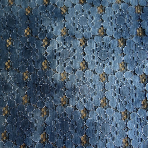 85 cm Reststück Spitzenstoff Batik & Blumen blau, italienische Baumwollspitze für Blusen, Tops, Kleider, Besätze, Applikationen