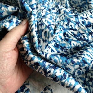 Copricuscino tradizionale in velluto Ikat di seta blu turchese in vendita  all'ingrosso per il tuo negozio - Faire Italia