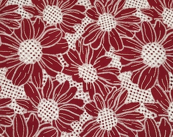 bestickter Batist mit Bogenkanten in Weinrot und Weiß - Lochstickerei Baumwollstoff Broderie Anglaise für Blusen, Röcke, Sommerkleider