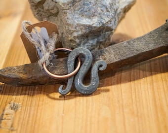 手鍛造渦巻きキーホルダー