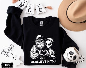 I Believe Bigfoot and Alien Shirt, Funny Supernatural Top, Retro Cryptid Graphic Tee, Sasquatch Sweatshirt, SciFi Lover Gift, Weird Shirt
