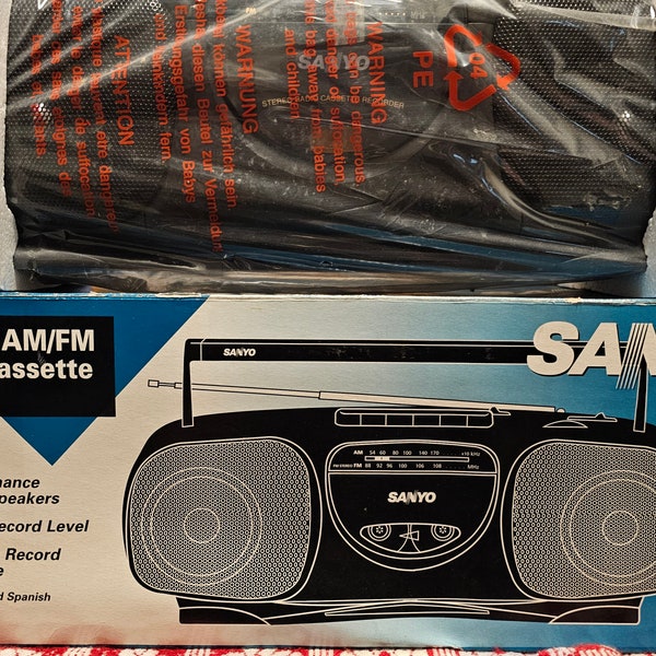 Sanyo M-7015 Mini Boombox AM/FM Stereo Cassette Recorder In New Original Packaging