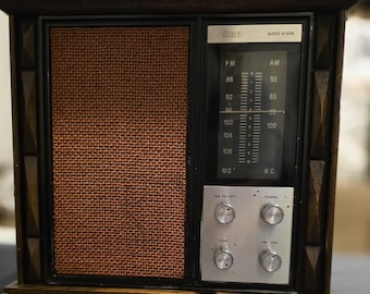 Vintage General Electric GE AM/FM Stereo Cassette Player W