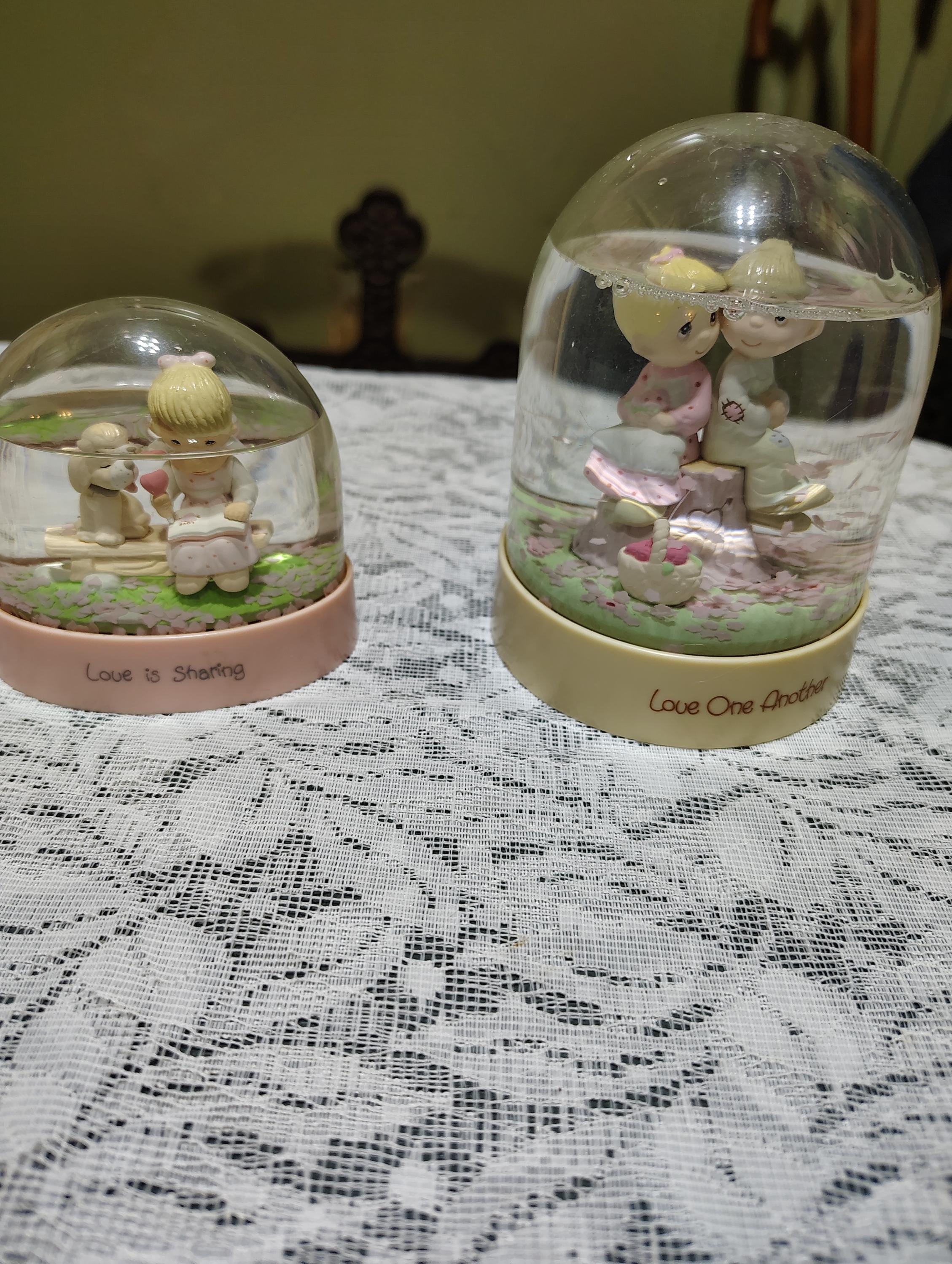 Palla Di Neve Musicale Precious Moments 'Love You Tons' Con Elefante – Base In Resina, 15 Cm, Melodia Brahms Lullaby, Grigio