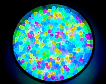 Glow in the Dark Pony Beads: Black Light DIY Jewelry
