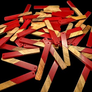 14Pcs Red Resin & Walnut Wood Pendants