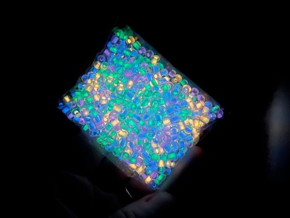 500pcs/40 grams Mermaid Mix 4mm Glow in the Dark Seed Beads for arts & crafts projects, DIY jewelry Black Light