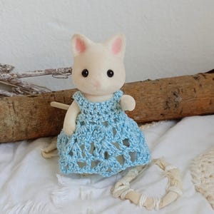 Calico bestioles / Robe au crochet bleue des familles Sylvanian / vêtements pour ternurines / vêtements miniatures / Robes de souris Sylvanian