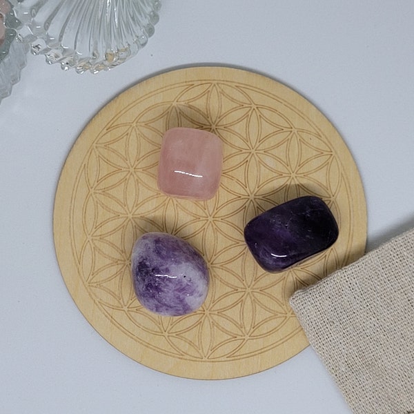 Wellness-Box Lithotherapie Schlaf, Natursteine Amethyst, Lepidolit, Rosenquarz, Leinenbeutel, Blume des Lebens, Geschenkidee