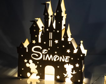 Lampe en bois Walt Disney Tribute Castle avec lumière led et personnalisable avec Nom et Initiale. Produit artisanal 100% fabriqué en Italie