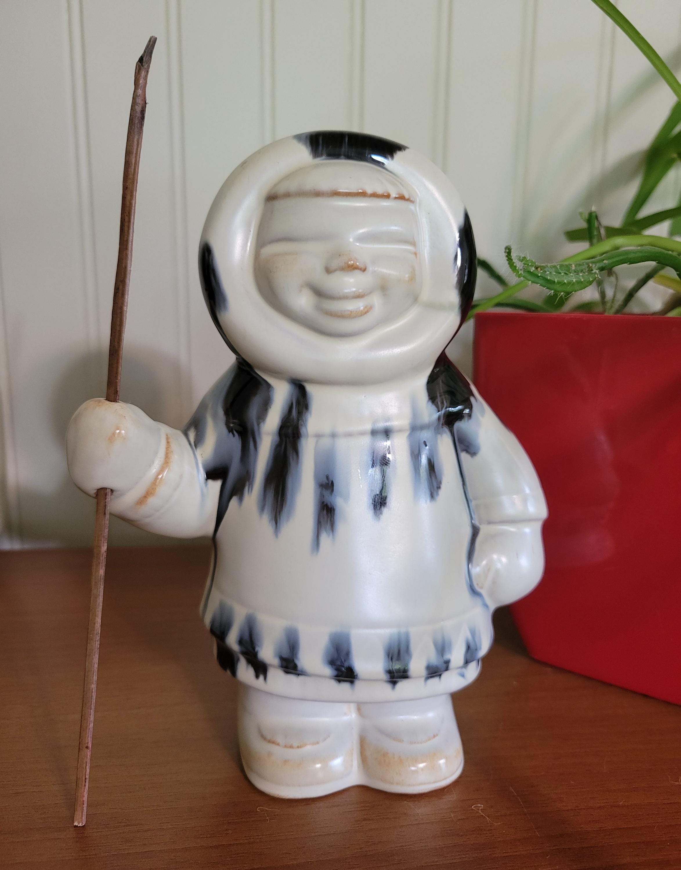 Huronia Pottery Eskimo (DEB) Huronia Pottery Eskimo (DEB)
