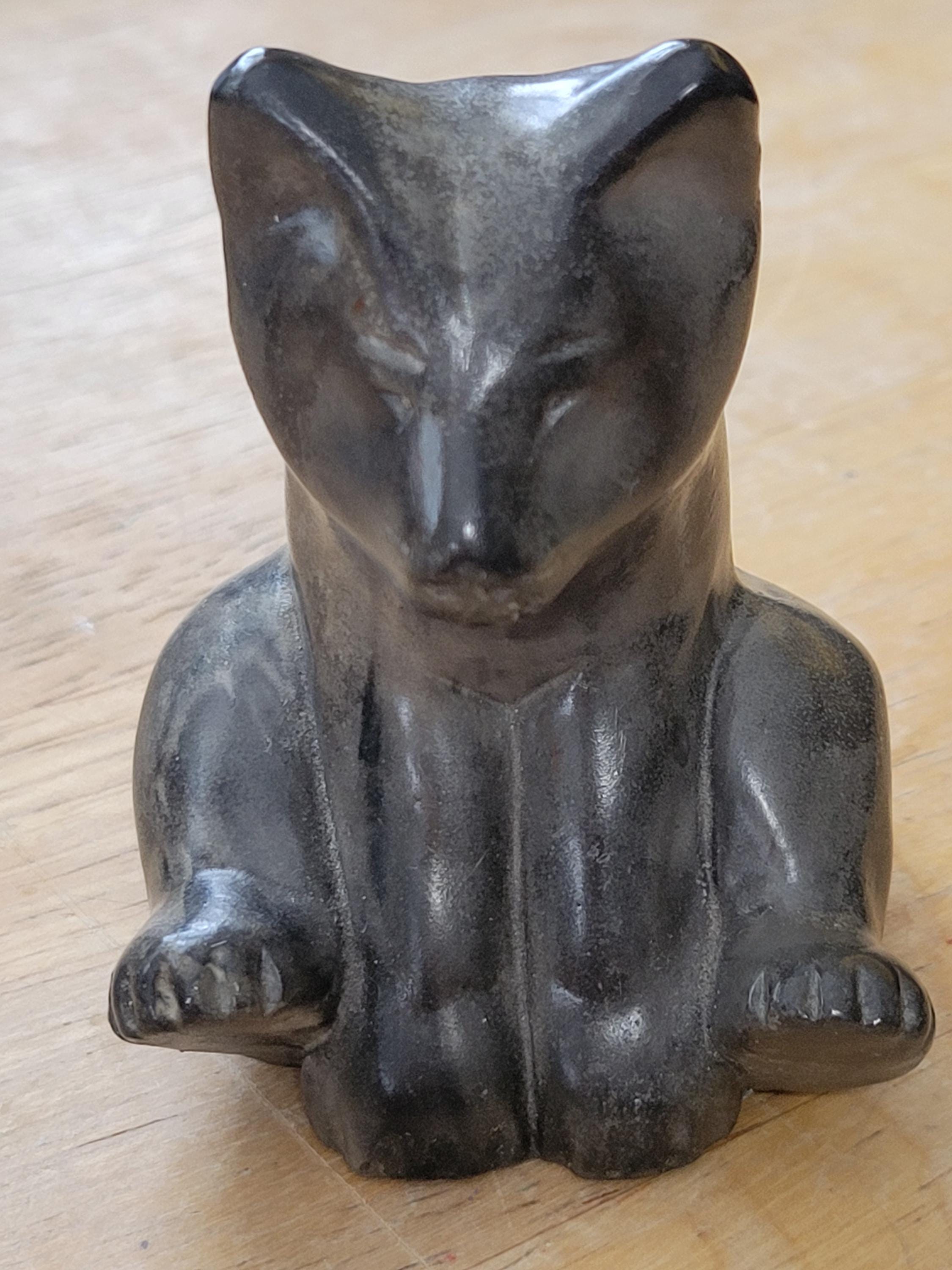 Thorn arts  ソープストーン 熊　置物　カナダ Hand Carved Soapstone Wolf Figurine: Thorn Arts Canada Collectible