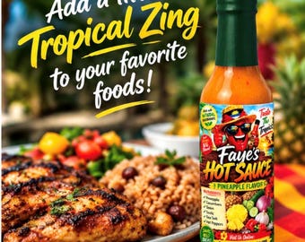 Könnte beinhalten: Eine Flasche Faye's Hot Sauce mit Ananasgeschmack. Das Etikett zeigt eine Cartoon-Chilischote mit Sonnenbrille und Hut sowie den Text "Add a little Tropical Zing to your favorite foods!" und eine Liste mit Zutaten wie Ananas und Gurken.