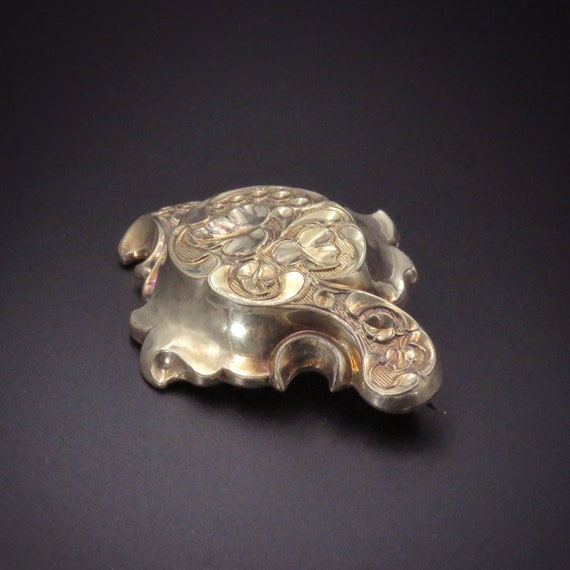 10K Gold Swirl Victorian Repousse Brooch - image 2