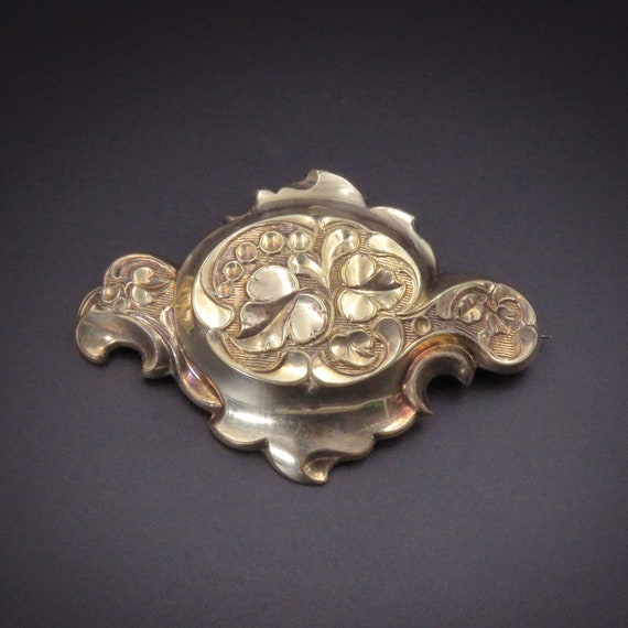 10K Gold Swirl Victorian Repousse Brooch - image 1