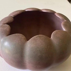 Vintage Niloak Bowl Mulberry Pink Rose Color 6&quot; Wide Vase Arts & Crafts Style Matte Mid 20th Century Signed American Art Pottery