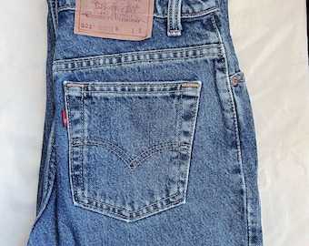 Vintage Levi’s 521 size 4 short. 100% Cotton Made in USA 1994