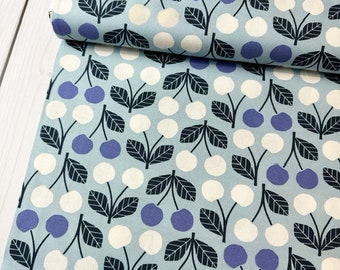 Under the Apple Tree  - Cherry - Cornflower Blue Blau  by Loes Van Oosten Strawberry Patchworkstoff Stoff Baumwollstoff Cotton + Steel