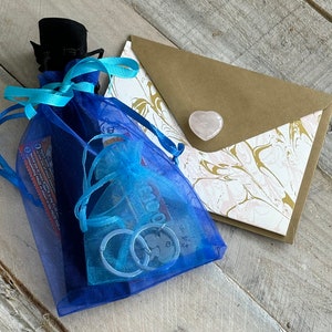 Cadeau de fiançailles | Félicitations pour vos fiançailles | cadeau de fiançailles unique | Couple heureux | Cadeau fête de fiançailles | Futurs M. & Mme |