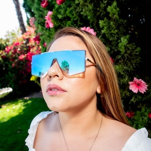 Turquoise Mirrored Sunglasses for Women| Ultra-light weight Sunglasses| UV400| Included with lens case| Beach Vibes Sunglasses