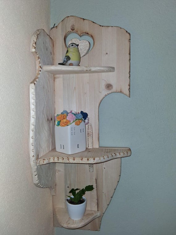 Eckregal mit Herz aus Holz , Eckbrett mit kleinen Regalen zum Aufhängen