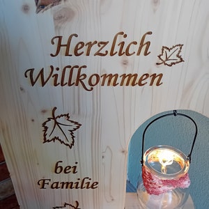 Holz Deko Schild Herzlich Willkommen Herbstmotiv & Blättern mit Wunschname Glaslaterne und Blumenkasten Bild 4