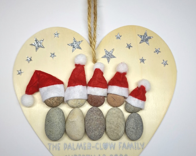 Personalised Pebble Family Heart | Christmas Plaque with Santa Hats | Custom Pet & People Decoration | Hanging Wooden Keepsake