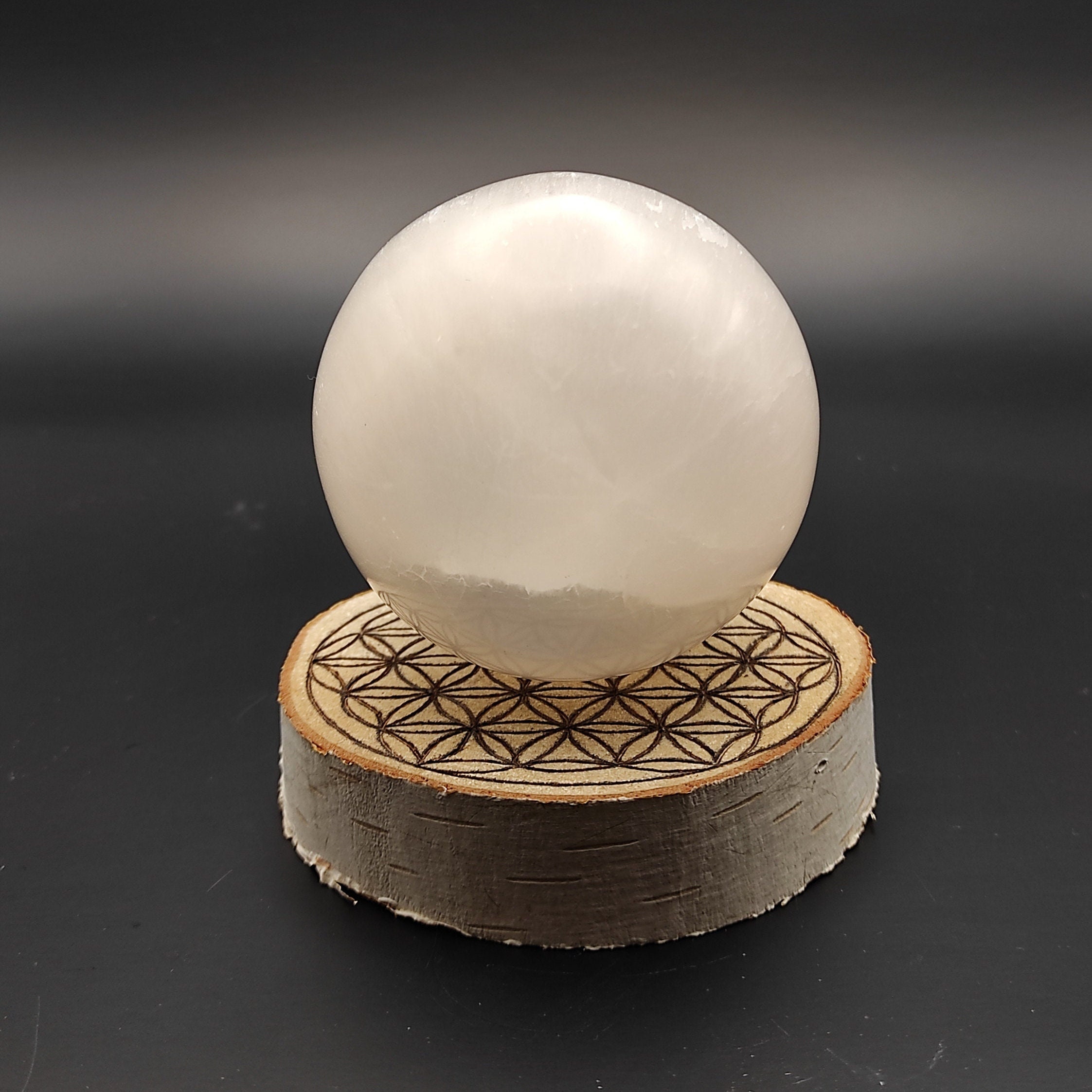 Sphère Selenite, Pierre Naturelle, 6.9 cm de Diamètre