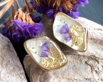 Handmade Resin Earrings with Sea Lavender | Purple pressed flower | Stud Earrings | Nature Inspired Jewelry | Gift | Stone Collection