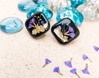 Resin Earrings With Pressed Flowers Sea Lavender and  Gold Flakes | Black Studs Earrings | Nature Inspired Jewelry | Birthday Gift