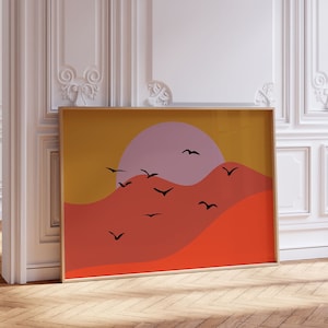 Può includere: Una stampa d'arte astratta incorniciata con uno sfondo giallo, un tramonto rosa e arancione e silhouette nere di uccelli che volano attraverso il cielo.